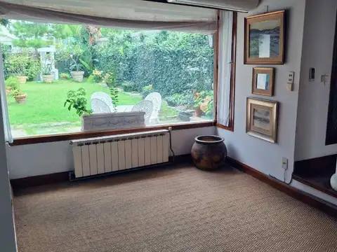 Casa en Alquiler con 2 cocheras