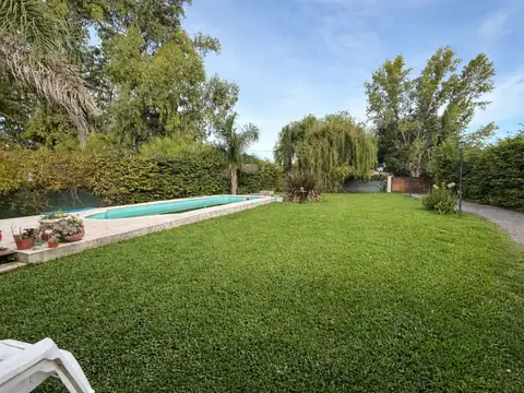 CASA EN VENTA EN MANUEL OCAMPO CON PILETA