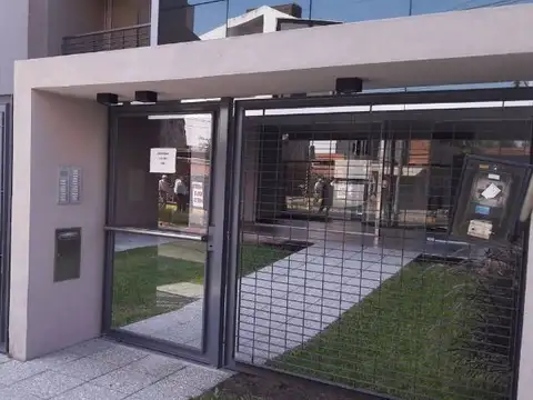 DEPARTAMENTO MONOAMBIENTE AL CONTRAFRENTE CON COCHERA.