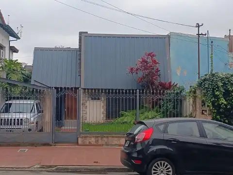 Casa 4 Ambientes en excelente zona de Lanús Este!