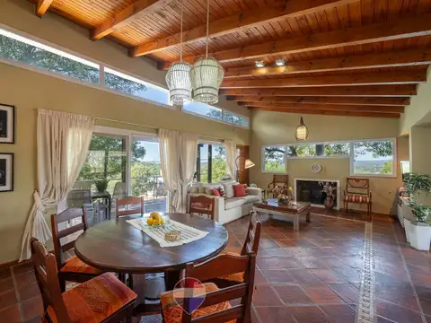 Casa 4 ambientes con 2 baños