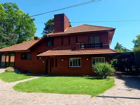 Casa en Venta con 2 cocheras