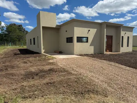 Casa a la venta en Barrio cerrado Los Juncos lote Q7