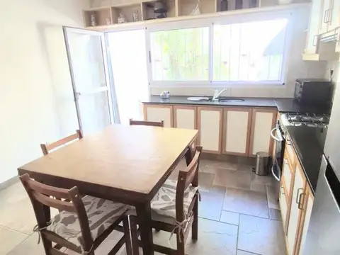 Casa 7 ambientes con 2 baños
