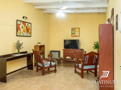 Casa 4 ambientes con 2 baños