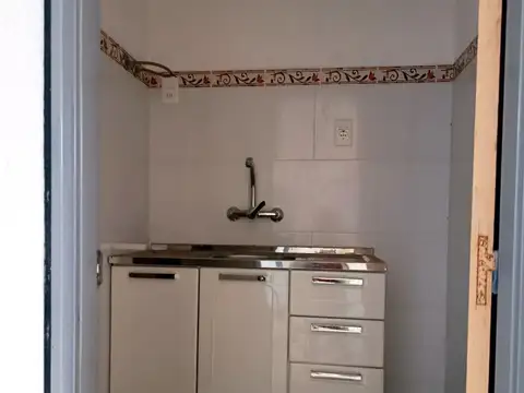 ALQUILER LOCAL COMERCIAL EN PANDO