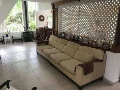 Casa 7 ambientes con 4 baños