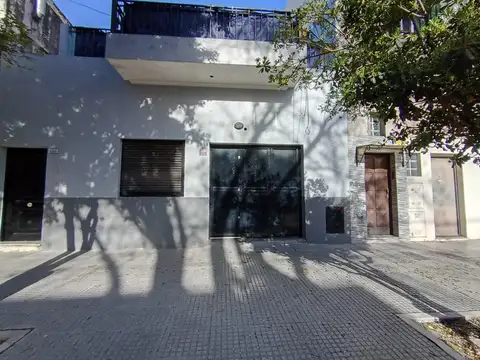 Local para deposito de 48 m2 + Patio.