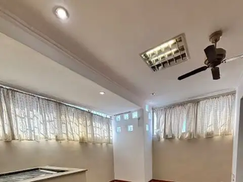 Oficina 5 ambientes con 3 baños