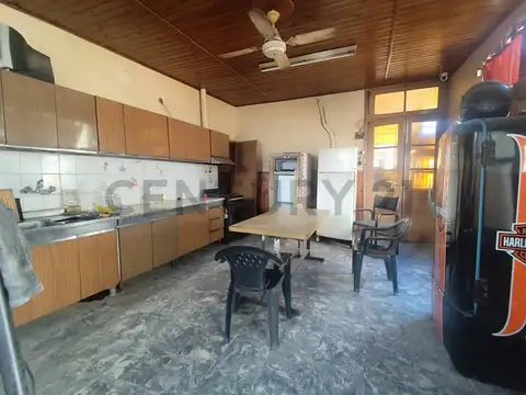 Casa en Venta con 4 cocheras