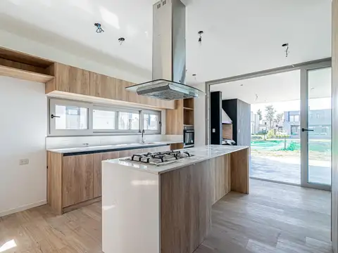 Venta Casa 5 ambientes en Laguna Grande, Villanueva