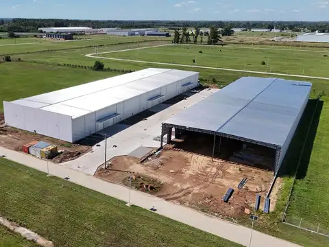 Nave Industrial y logística sobre Ruta 6. De 1000 m2 construídos. Seguridad 24 hs. Los Cardales