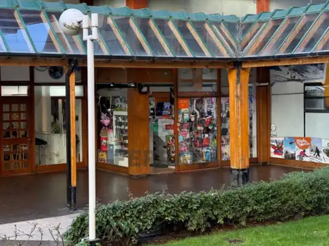 Amplio local comercial en Galería Vía Firenze