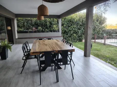 Casa 2 ambientes con 3 baños