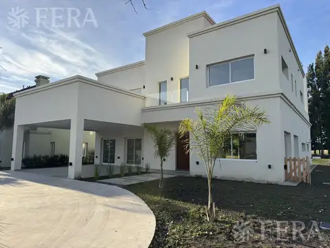Venta Casa 6 ambientes con piscina en Haras Del Sur II-La plata