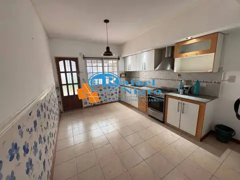 Casa 5 ambientes con 2 baños