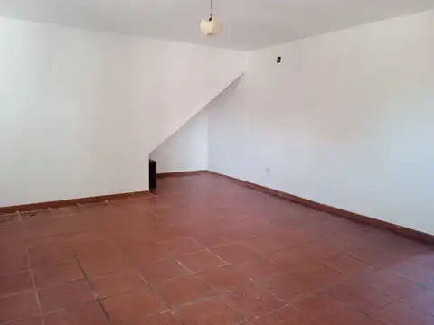 Depto Tipo Casa en Alquiler 45 años