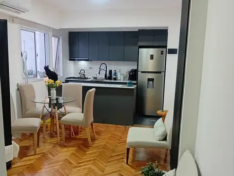 2 ambientes amoblado. Con cocina y baño reciclado. Luminoso.