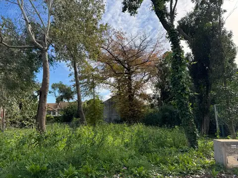 Lote en Pequeño Barrio Cerrado