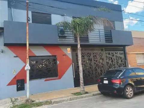 Casa en venta - 3 Dormitorios 2 Baños - 200Mts2 - Berisso