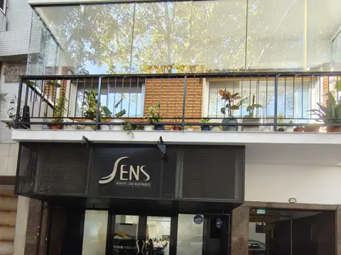 Venta de Local de 139 m² Totales con Sotano con Vidriera a La Calle Larrea