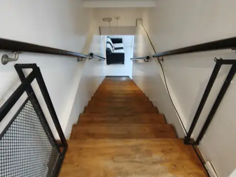 Venta de Local de 139 m² Totales con Sotano con Vidriera a La Calle Larrea