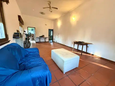 Casa en Venta con 3 cocheras