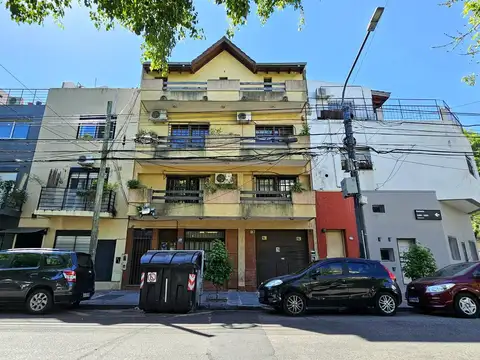 Salcedo al 3200 - Casa en block con dos departamentos   garage y local - VENTA