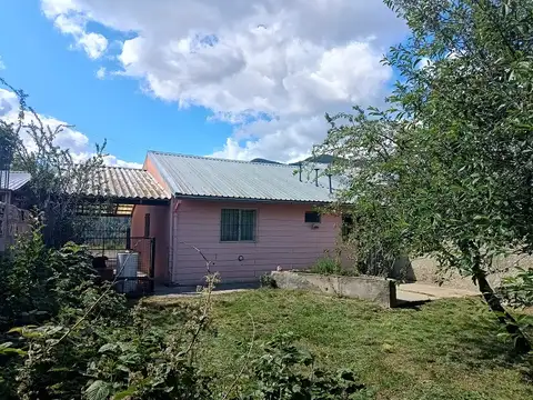 Casa en Alquiler con 2 cocheras