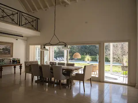 Casa 7 ambientes con 4 baños