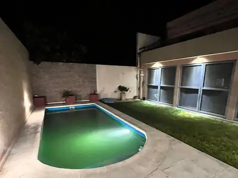 Casa 8 ambientes con 3 baños