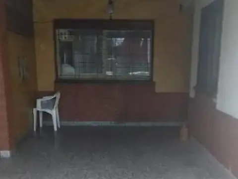 Juan B Justo e/ Purita y Berón de Astrada