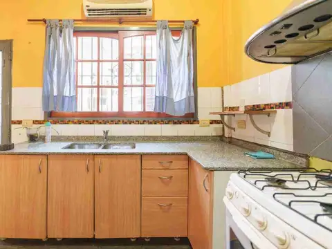 CASA 4 Amb c/terraza y quincho.