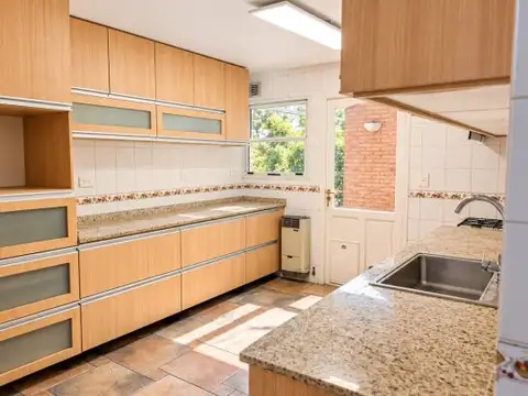 Casa en Venta con 1 cochera