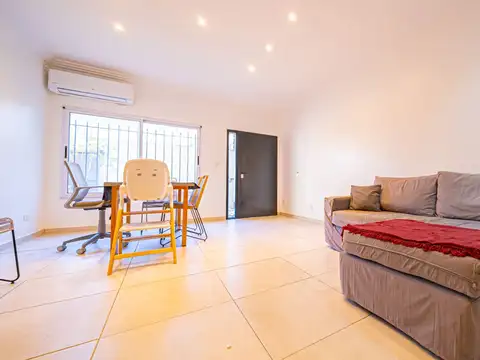Depto Tipo Casa en Venta en Villa del Parque, USD 270.000
