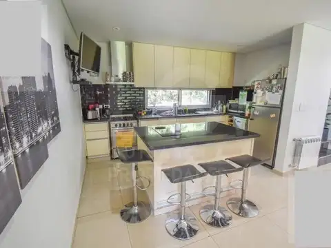 Casa 5 ambientes con 4 baños