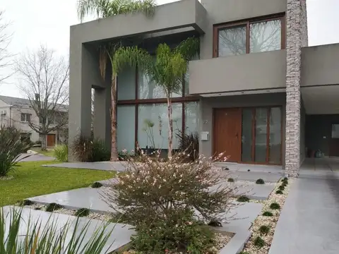 Venta Casa en Abril, Club de Campo