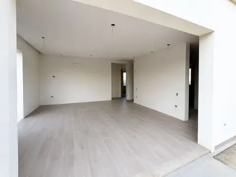 CASA 6 AMBIENTES BARRIO EL PRINCIPADO