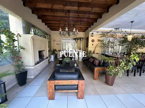 Casa 10 ambientes con 3 baños