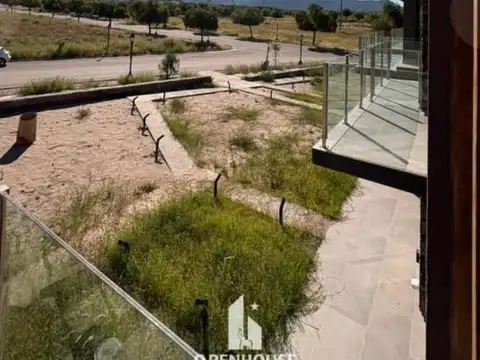 OPENHOUSE GROUP VENDE HERMOSO DUPLEX EN BARRIO DALVIAN