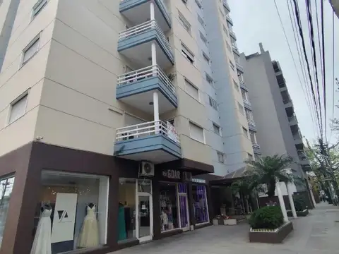 DEPARTAMENTO FRENTE BALCON 4 AMBIENTES COCHERA  DOS BAÑOS