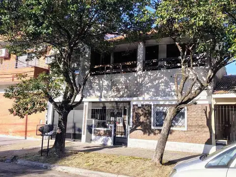 VENTA PH 3 AMB C/COCHERA - PATIO - GERLI APTO CRED
