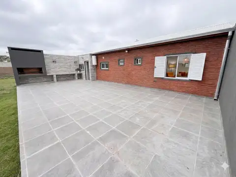 Amplia casa con jardin