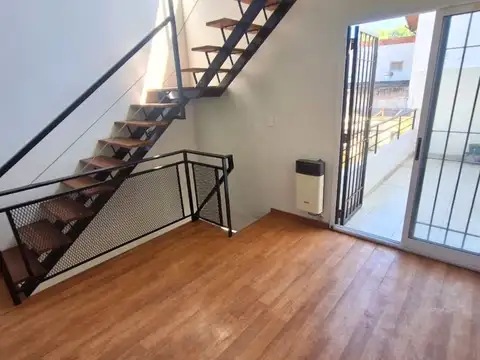 Depto Tipo Casa 3 ambientes con 2 baños