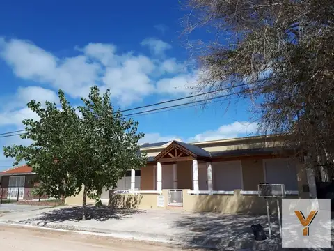Casa en venta - 3 dormitorios y 3 baños - 200mts2 - Claromeco