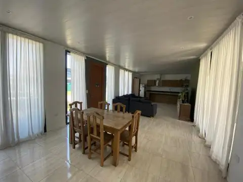 Casa 5 ambientes con 3 baños