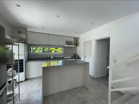 Casa en Venta con 3 cocheras