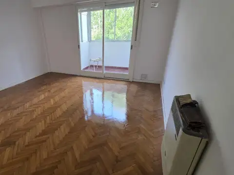 Departamento en Alquiler en Coghlan, $ 750.000