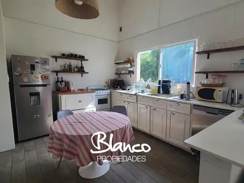 Casa 4 ambientes con 3 baños
