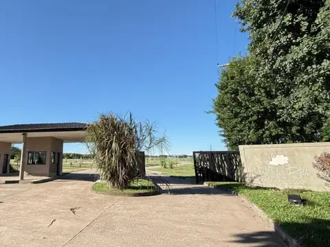 Hermosos terrenos centrales desde 300 m2 en barrio privado Portal del Roble, Villa Carmela, YB